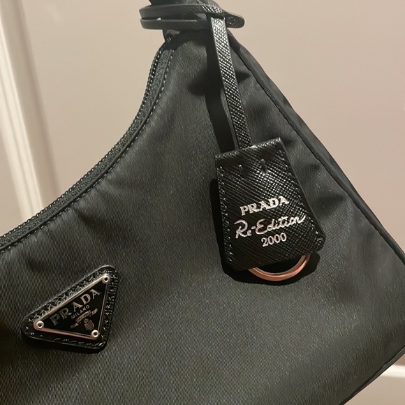 ❌❌ SOLD ❌❌ Prada Re-Edition 2000 Zip shoulder bag - Picture 10 of 14